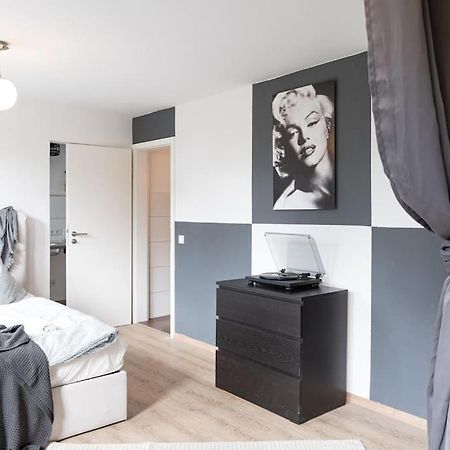 - Nice New York Apartment In The Heart Of Duisburg - Betten & Sofa - 5 Mins Central Station Hbf - Big Tv & Wifi - 외부 사진