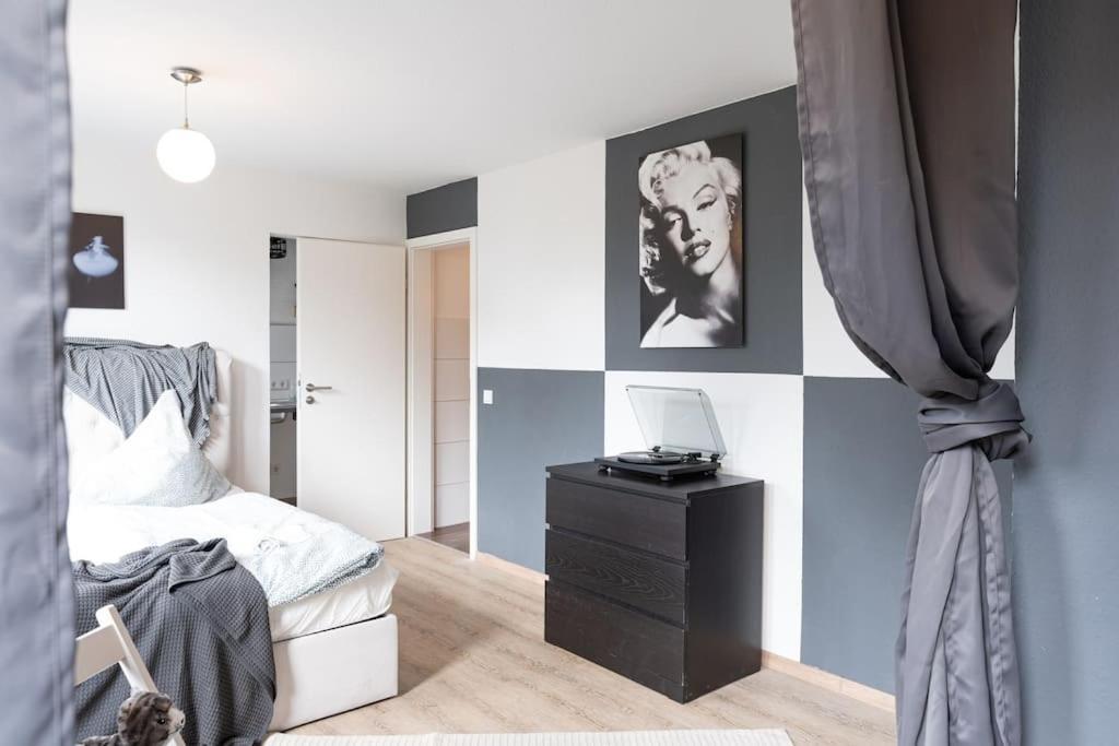- Nice New York Apartment In The Heart Of Duisburg - Betten & Sofa - 5 Mins Central Station Hbf - Big Tv & Wifi - 외부 사진