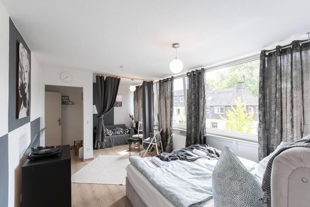 - Nice New York Apartment In The Heart Of Duisburg - Betten & Sofa - 5 Mins Central Station Hbf - Big Tv & Wifi - 외부 사진