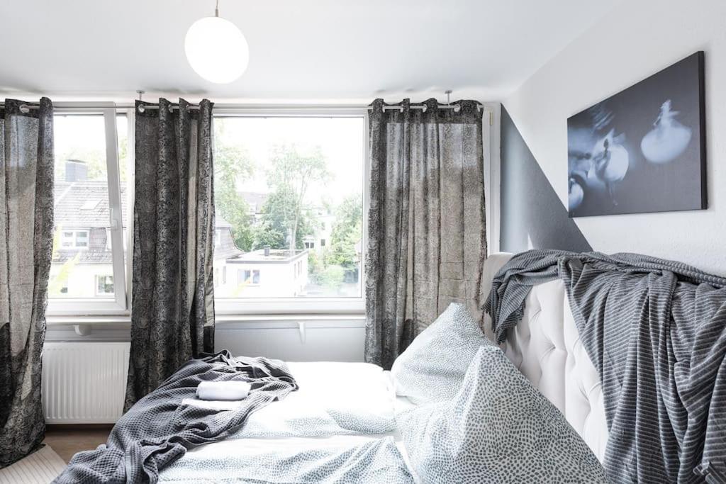 - Nice New York Apartment In The Heart Of Duisburg - Betten & Sofa - 5 Mins Central Station Hbf - Big Tv & Wifi - 외부 사진