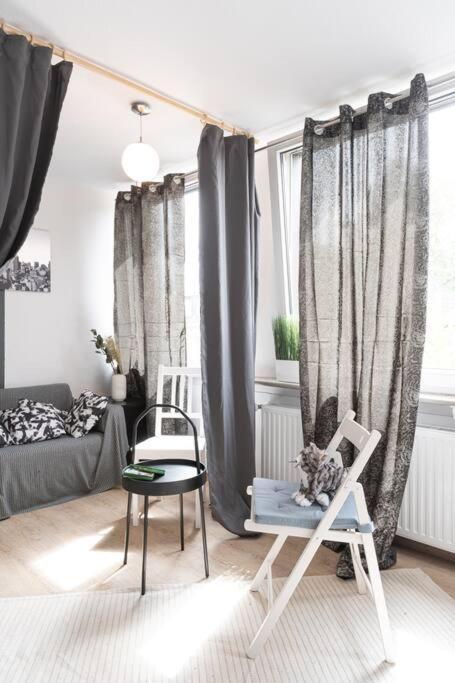 - Nice New York Apartment In The Heart Of Duisburg - Betten & Sofa - 5 Mins Central Station Hbf - Big Tv & Wifi - 외부 사진