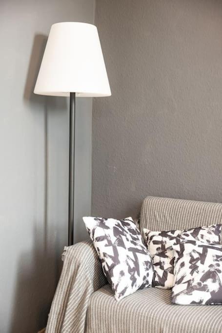 - Nice New York Apartment In The Heart Of Duisburg - Betten & Sofa - 5 Mins Central Station Hbf - Big Tv & Wifi - 외부 사진