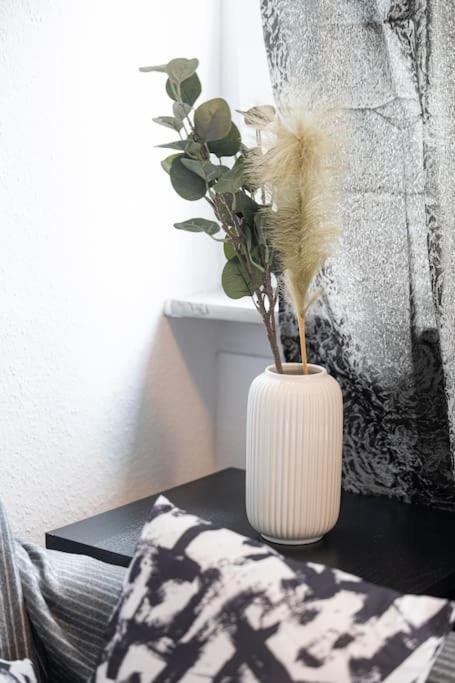 - Nice New York Apartment In The Heart Of Duisburg - Betten & Sofa - 5 Mins Central Station Hbf - Big Tv & Wifi - 외부 사진